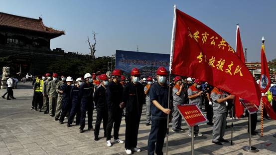 公司參加城市防汛應(yīng)急搶險救援實戰(zhàn)演練--設(shè)備安全科 紀潤松